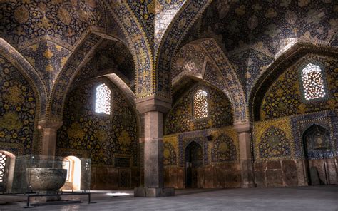 “The Great Mosque of Isfahan” - A Glimpse into Seventh-Century Islamic Architecture!