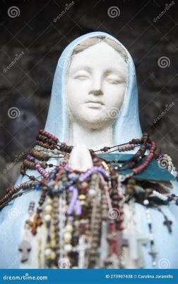  The Virgin of the Rosary - Một Biểu Tượng Của Niềm Tin và Ánh Sáng Kỳ Diệu!