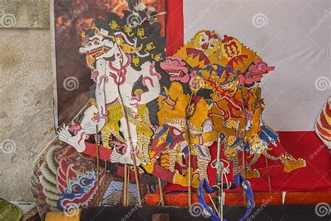  The Wayang Arjuna: A Tapestry of Javanese Mythology Woven in Bold Strokes and Dramatic Detail!